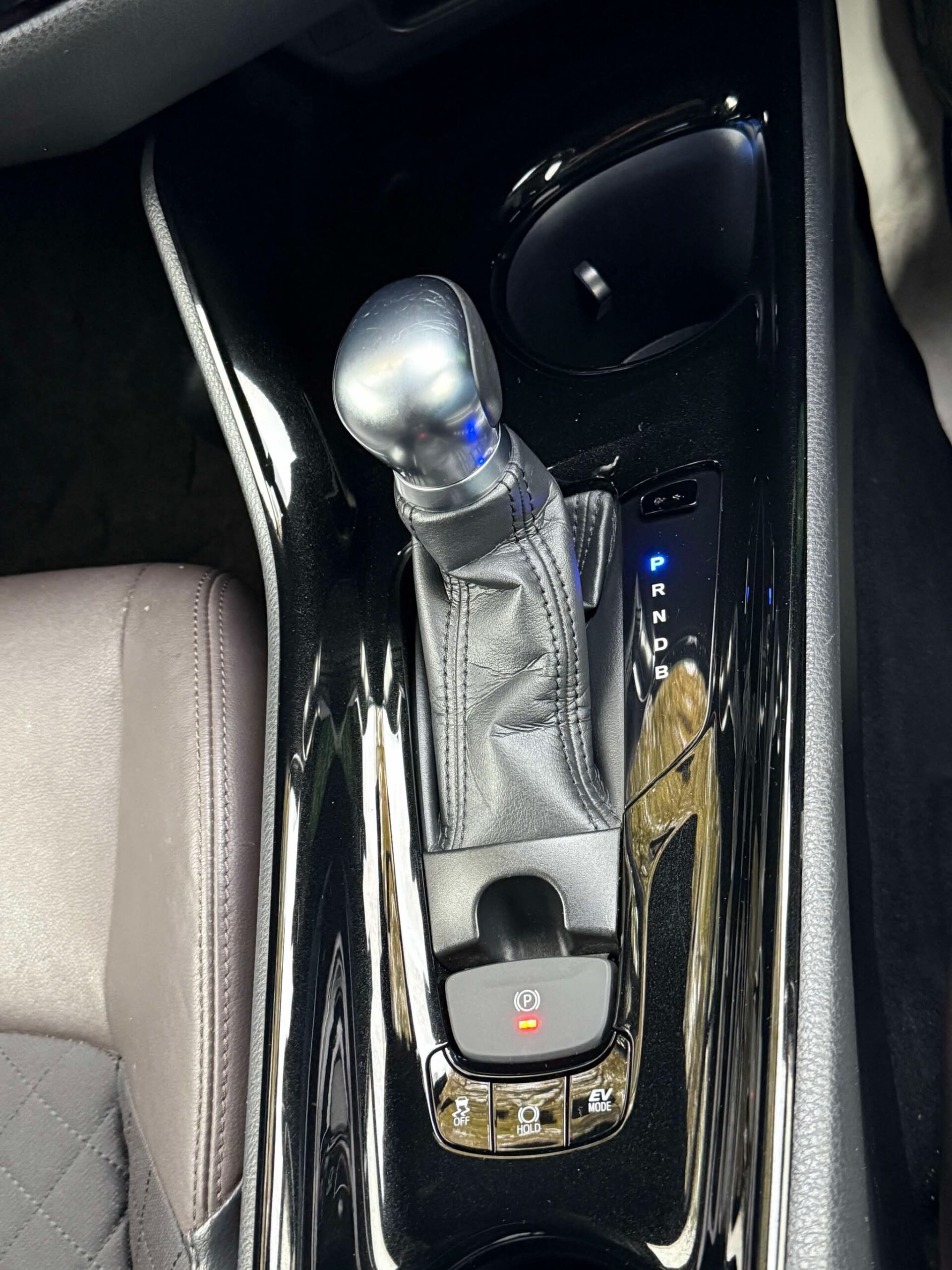 2017 Toyota C-HR - Image 4