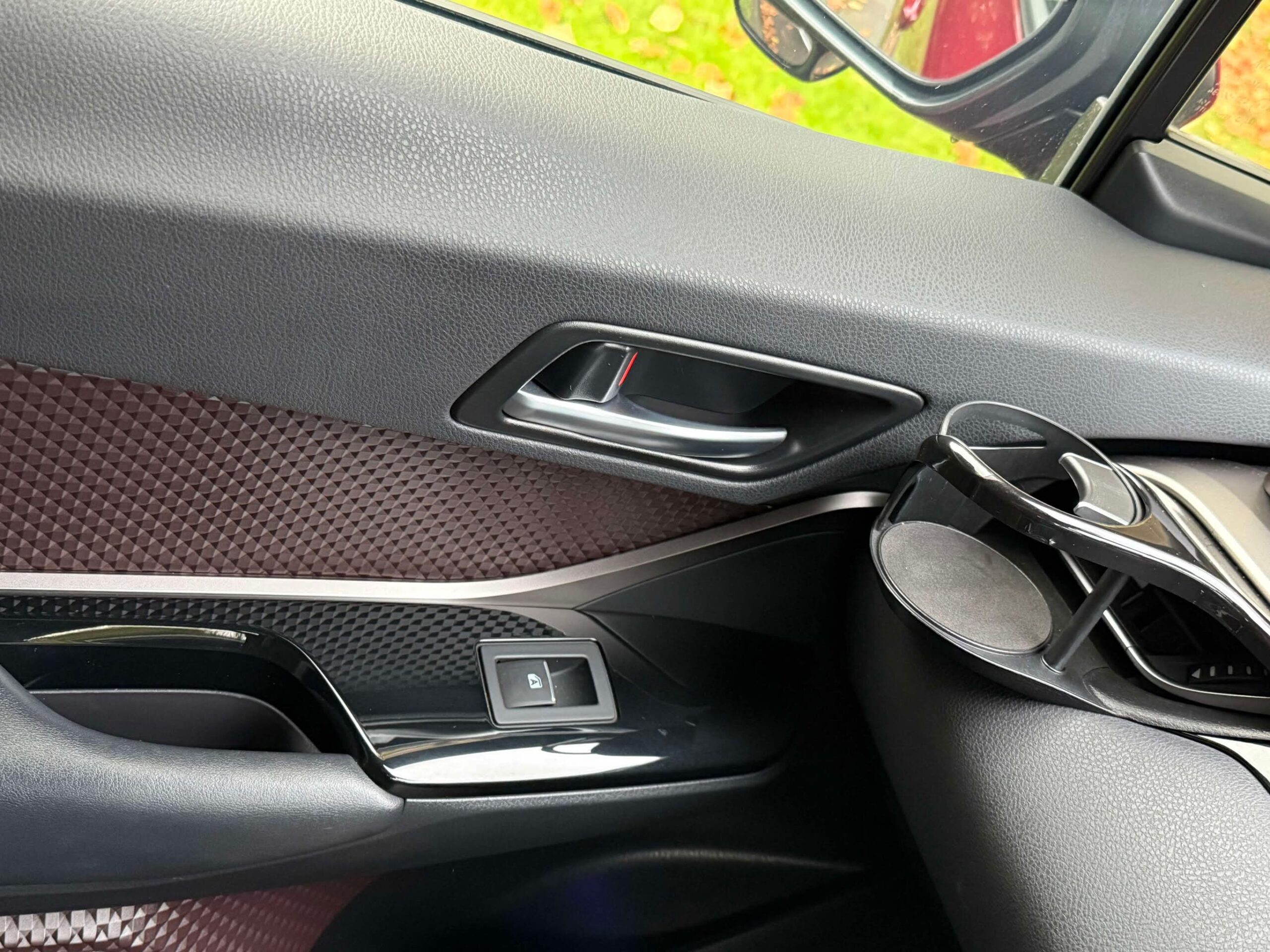 2017 Toyota C-HR - Image 9