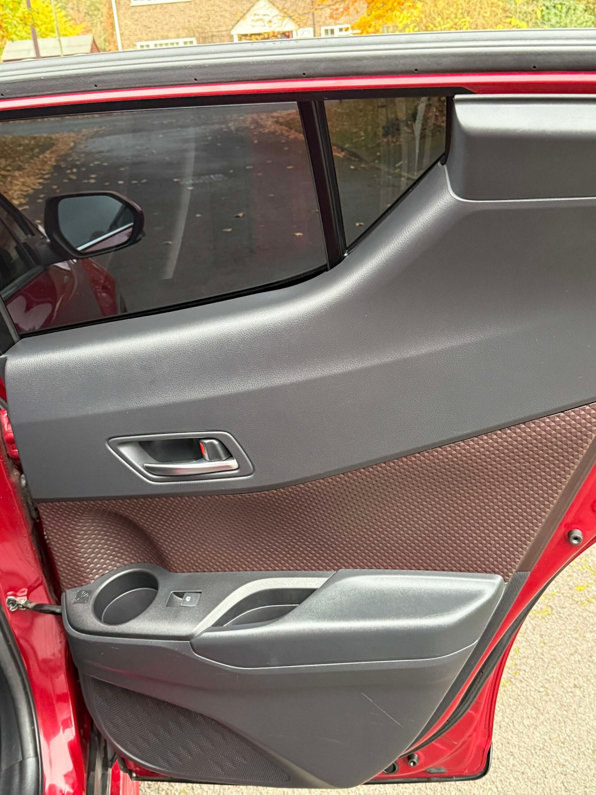 2017 Toyota C-HR - Image 13