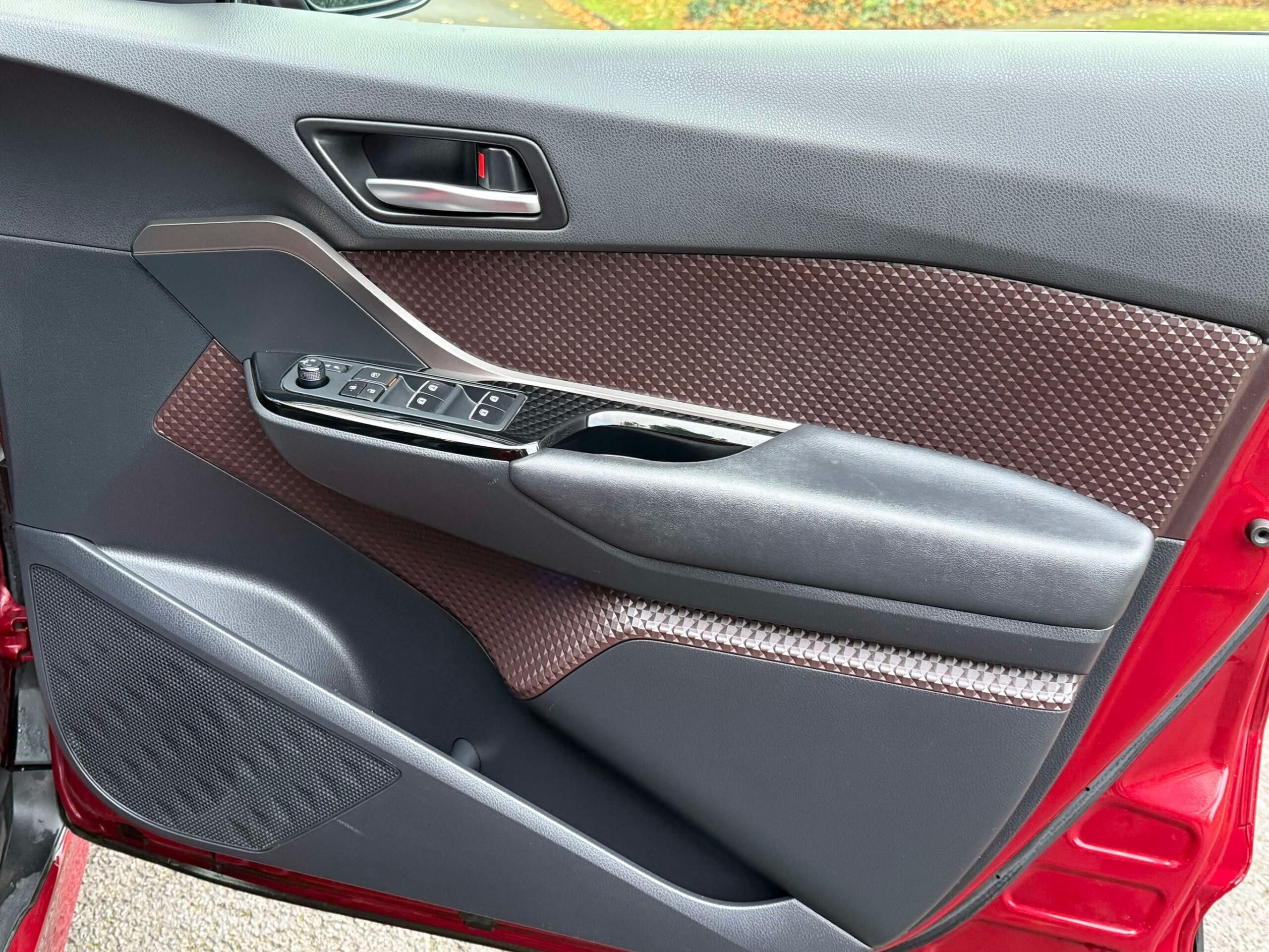 2017 Toyota C-HR - Image 15