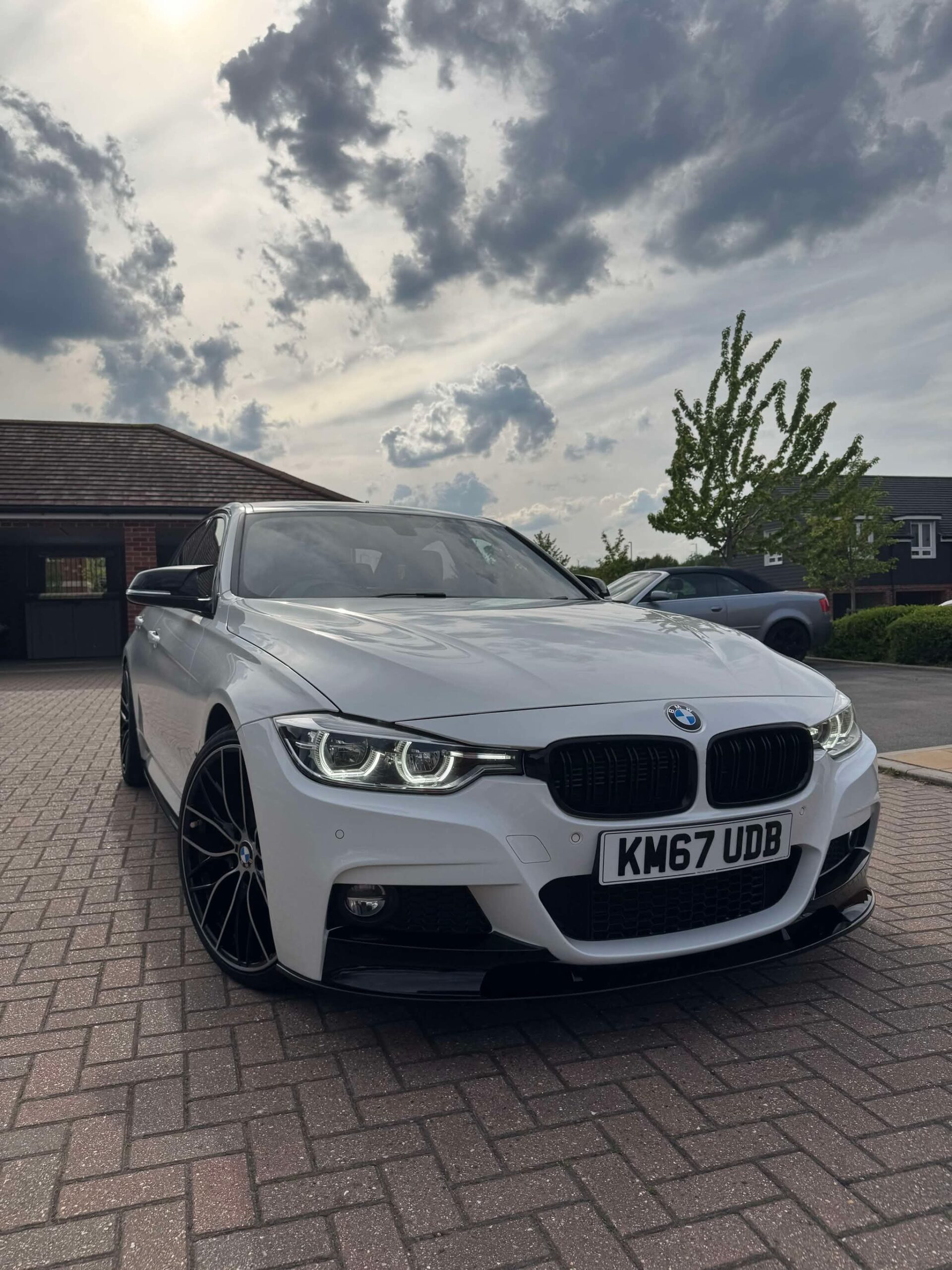 2017 BMW 330e M Sport - Image 3