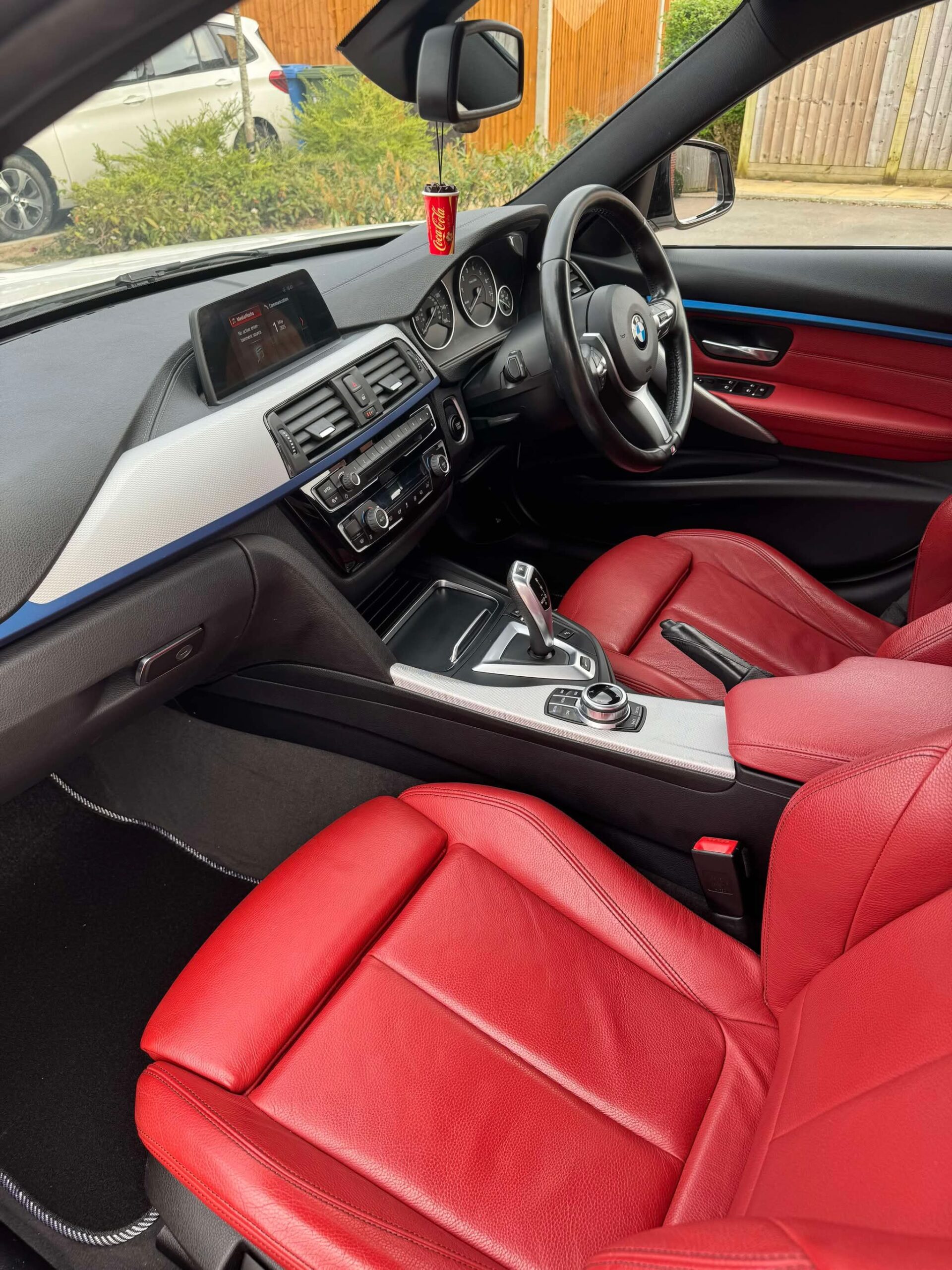 2017 BMW 330e M Sport - Image 4