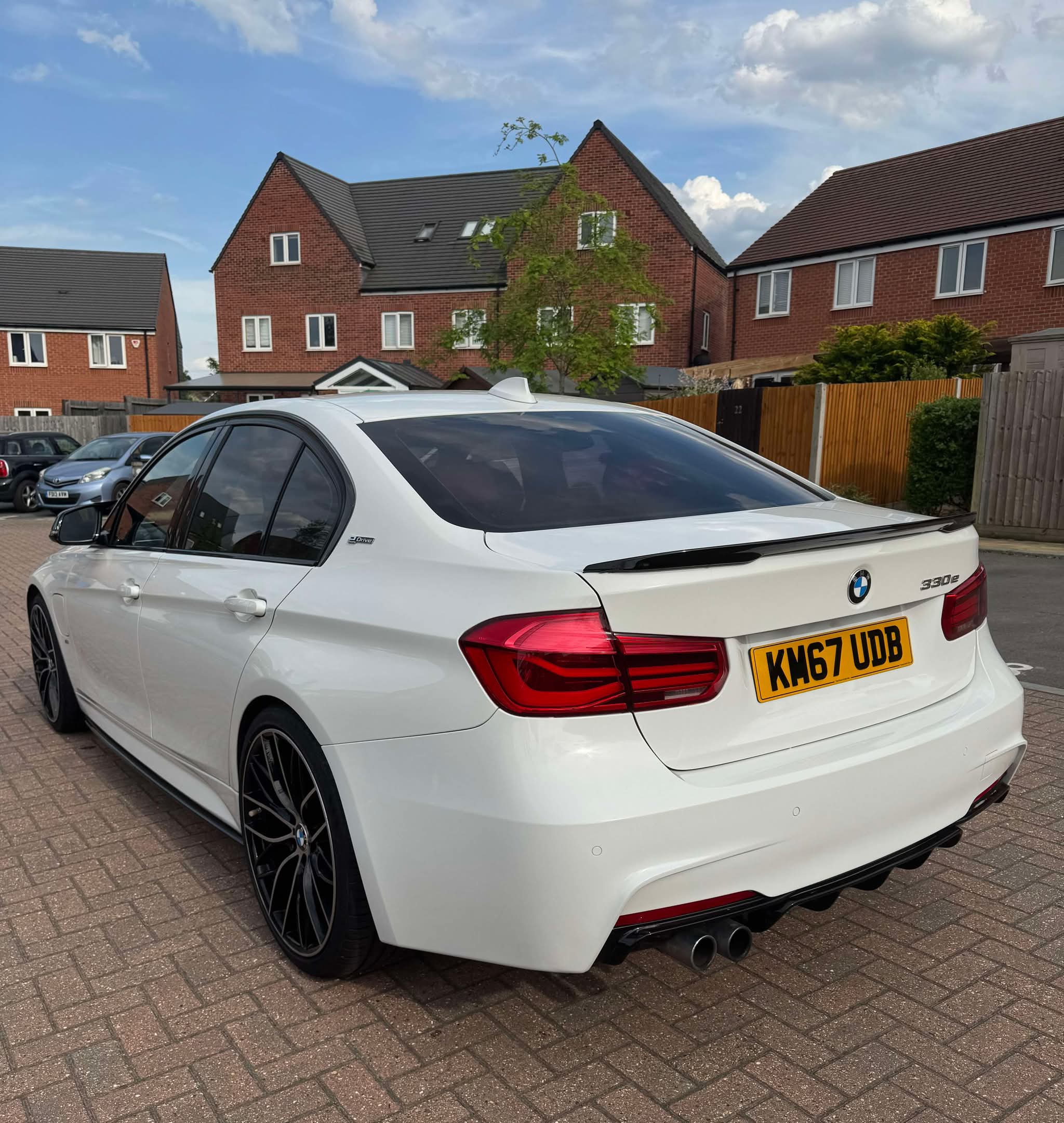 2017 BMW 330e M Sport - Image 5