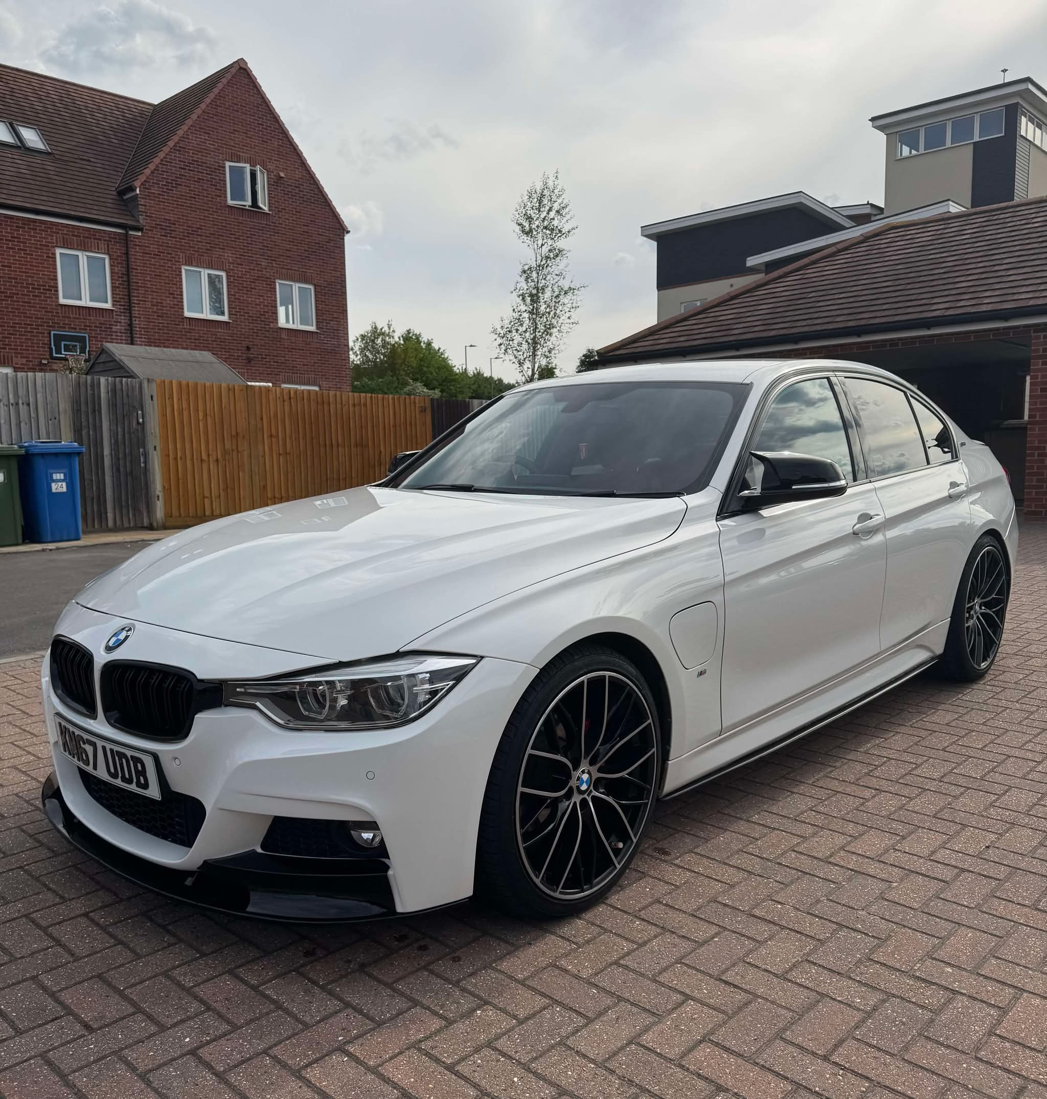 2017 BMW 330e M Sport - Image 6