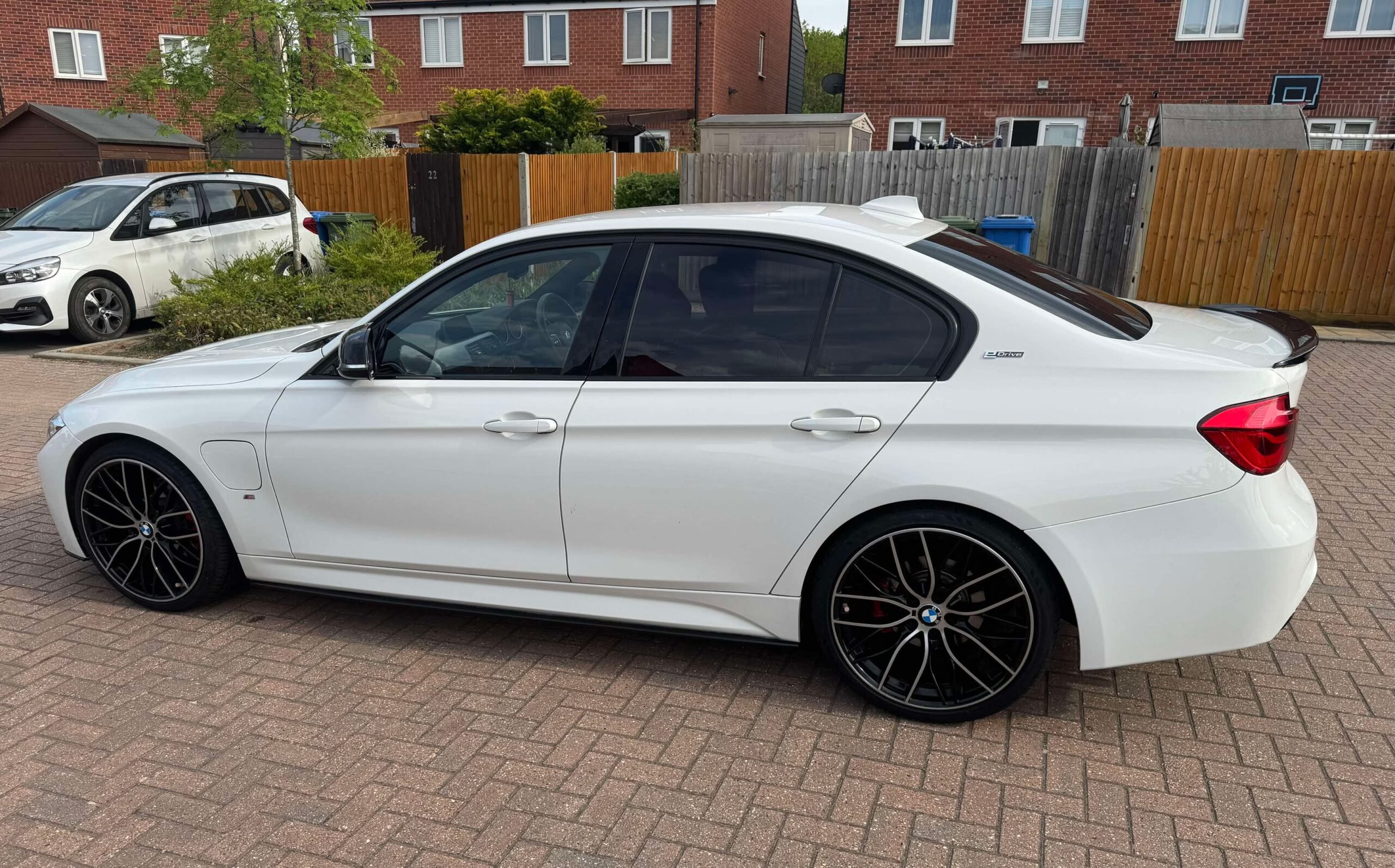 2017 BMW 330e M Sport - Image 12
