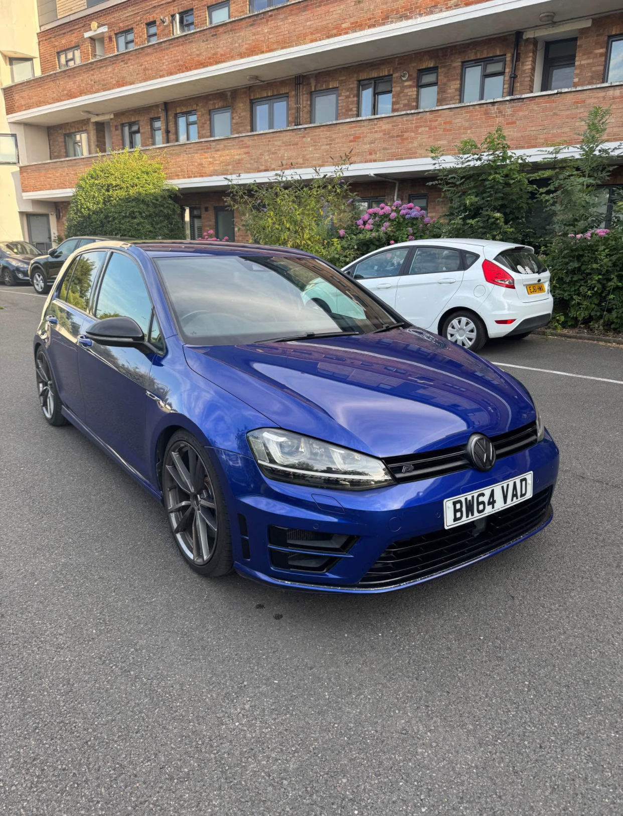 2014 Volkswagen Golf R - Image 3