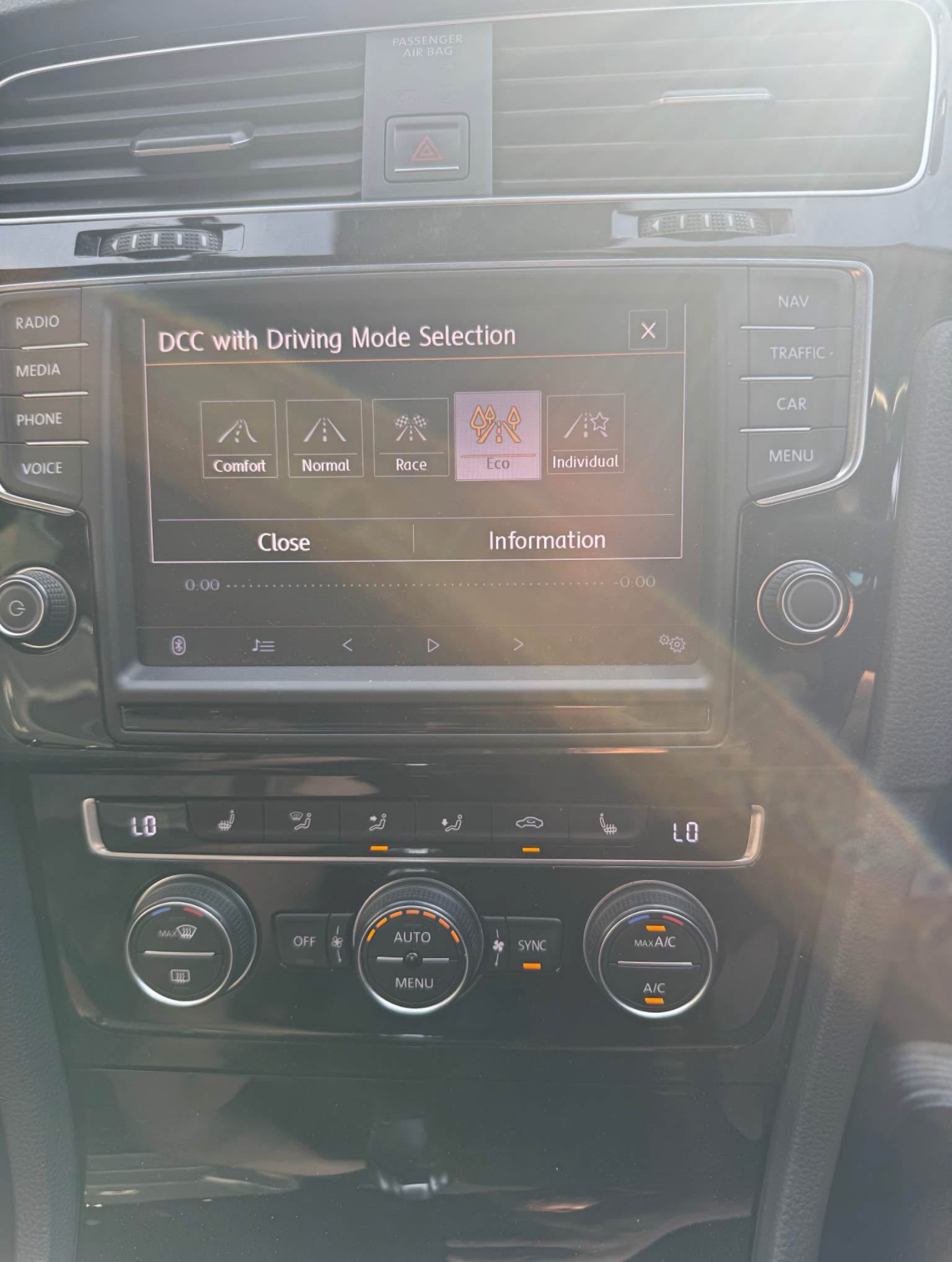 2014 Volkswagen Golf R - Image 11